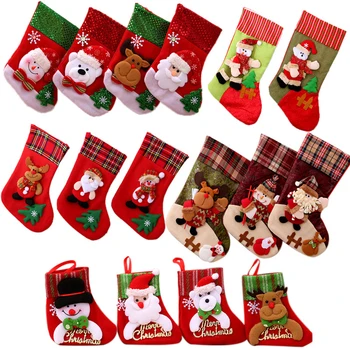 Коледни чорапи Подаръчни чорапи Камина Коледно дърво орнаменти Снежен човек Дядо Коледа Елк Коледни декорации за дома