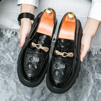 Нови мъже крокодил модел кожени обувки лачени обувки с дебели подметки мокасини мода луксозни мъже приплъзване на мокасин обувки