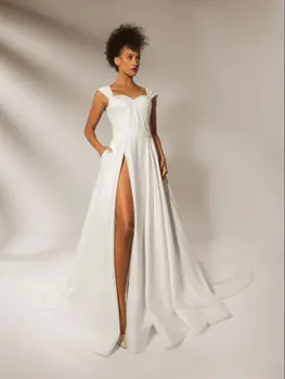 Класическа сватбена рокля A Line сатен с ръкави за сладко капаче с висока страна Сплит булчински рокли с почистващи влакове за булката