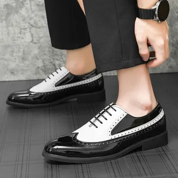 2023 Британски стил черни мъже случайни бизнес обувки плюс размер 48 удобни дантела нагоре мъжки Oxfords обувки кожа мъже Brogue обувки